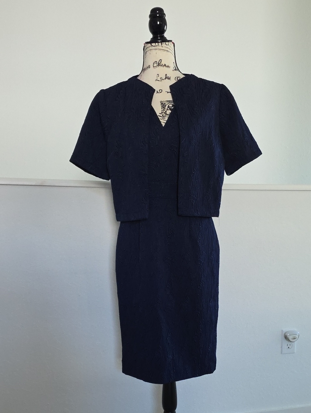 Hilton Hollis Dtess And Jacket Set